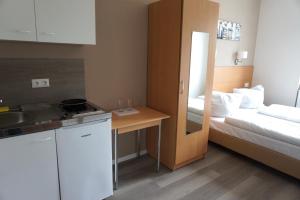 O bucătărie sau chicinetă la Apartment Hotel Wittenau