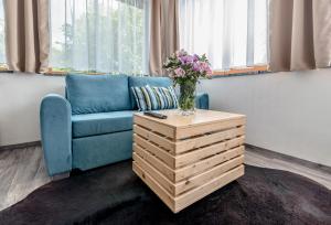 Posezení v ubytování Modern fully equipped studio with parking Zavadilka 2620