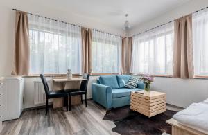 Posezení v ubytování Modern fully equipped studio with parking Zavadilka 2620