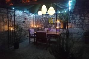 Patio alebo iná vonkajšia časť ubytovania Rovinj Home with a Garden by Rocco