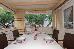Balkón alebo terasa v ubytovaní Mobile home Pecten 03