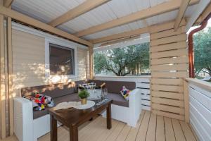 Balkón alebo terasa v ubytovaní Mobile home Pecten 03