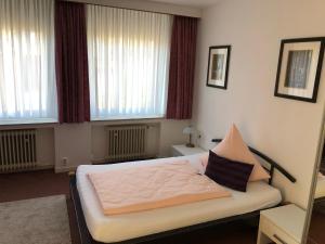 Postel nebo postele na pokoji v ubytování Hotel Haus am Rieth