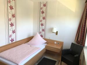 Postel nebo postele na pokoji v ubytování Hotel Haus am Rieth