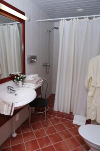 Ванна кімната в Draakon Hotel