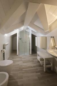 Ванная комната в Orchidea Rooms & Suites