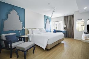 Postel nebo postele na pokoji v ubytování 56 Surawong Hotel Bangkok + 48 fotografií