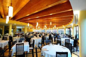 Un restaurante u otro lugar para comer en Corte dei Greci Resort & Spa