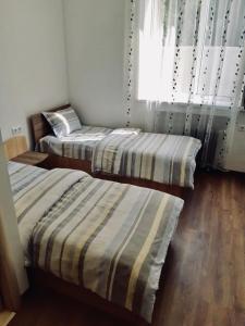 Shamb Hotel房間的床