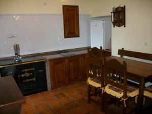 Casa de Aldea Rural Los Glayusにあるキッチンまたは簡易キッチン
