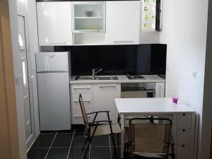 A television and/or entertainment centre at Apartment Mali