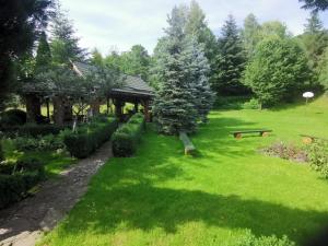 a garden with a gazebo and a bench at Pokoje Gościnne Skalny Agroturystyka in Żabnica
