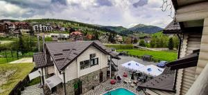 Nespecifikovaný výhled na hory nebo výhled na hory při pohledu z hotelu