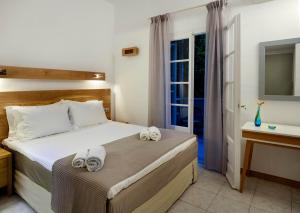 Llit o llits en una habitació de Nefeli Hotel