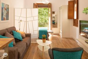 A seating area at AiA LOFT BIBRAMBLA