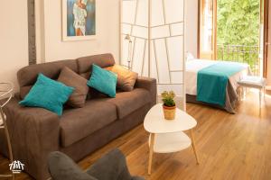A seating area at AiA LOFT BIBRAMBLA