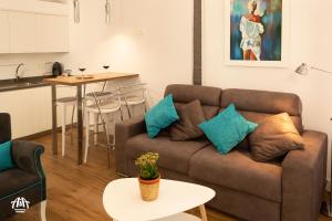 A seating area at AiA LOFT BIBRAMBLA