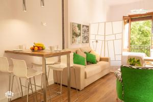 A seating area at AiA LOFT BIBRAMBLA