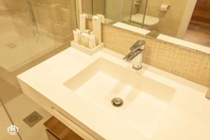 A bathroom at AiA LOFT BIBRAMBLA