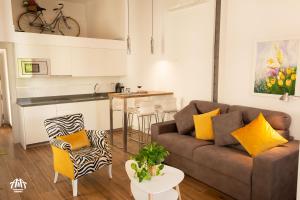 A seating area at AiA LOFT BIBRAMBLA