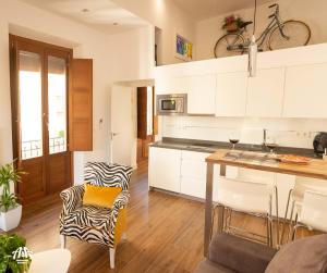 A kitchen or kitchenette at AiA LOFT BIBRAMBLA