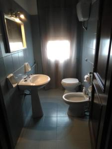 A bathroom at Casa Vacanza Valle della Cupa