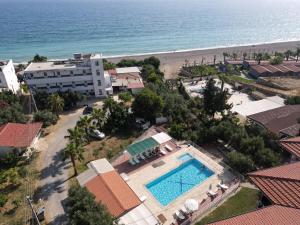 an aerial view of a resort with a swimming pool and the beach at Sercan Apart in Kızılot