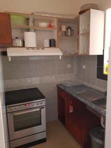 Nhà bếp/bếp nhỏ tại Filippos Apartments "Apartment 1"