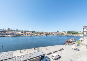 Gallery image of Oporto Street Fonte Taurina - Riverfront Suites in Porto