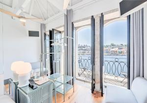 Gallery image of Oporto Street Fonte Taurina - Riverfront Suites in Porto