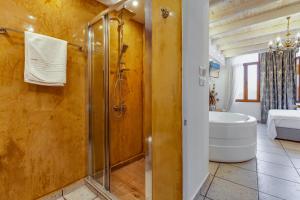 Vonios kambarys apgyvendinimo įstaigoje Hamam Suites Portou