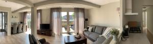 a living room with a couch and a tv at Zilvermeeuw - Drieplassenweg in Katwijk