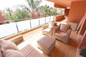 Posezení v ubytování Salinas. Apartment for 4. Terrace/Parking/Pools/Gym/4mins beach