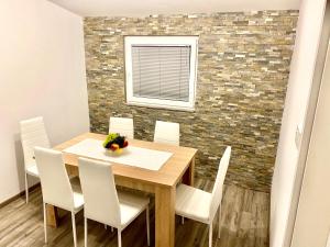Fotografie z fotogalerie ubytování Guesthouse L&K v destinaci Brinje