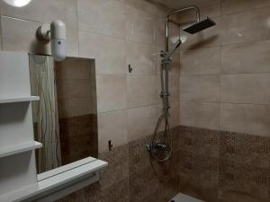 Kúpeľňa v ubytovaní Apartment Cherry Bratislava & free parking + 30 fotografií