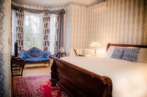מיטה או מיטות בחדר ב-Queen Anne Inn