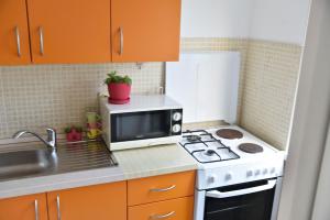 a small kitchen with a microwave and a stove at City center in Brčko