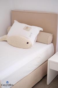 A bed or beds in a room at Cavo Milos