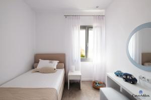 A bed or beds in a room at Cavo Milos