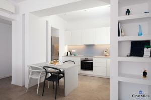 A kitchen or kitchenette at Cavo Milos