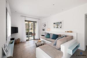 A television and/or entertainment centre at Cavo Milos