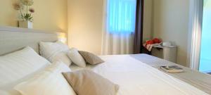 Ein Bett oder Betten in einem Zimmer der Unterkunft DIEHOLIDAYBUCHT
