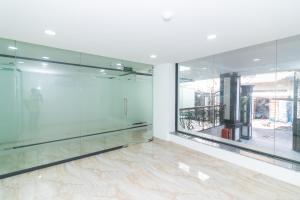 an empty room with glass walls and a marble floor at An Bình House Saigon in Ho Chi Minh City