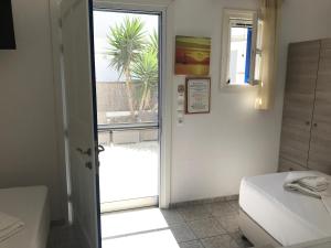 a room with a door leading to a bedroom at Romantika in Platis Gialos