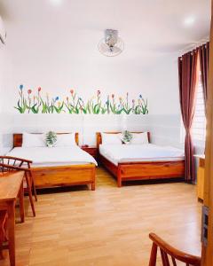 Giường trong phòng chung tại Hoàng Hà Hotel