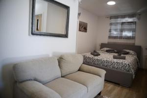 Posteľ alebo postele v izbe v ubytovaní Modern getaway Studio for two