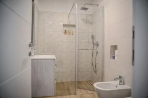 Kúpeľňa v ubytovaní Modern getaway Studio for two + 11 fotografií