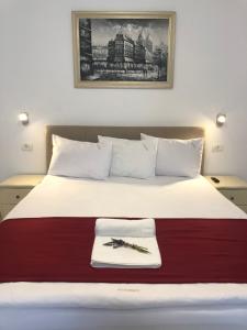 Postel nebo postele na pokoji v ubytování Academy Hotel