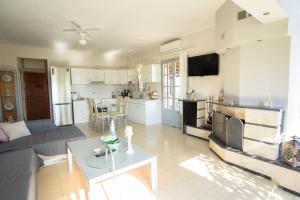 Fotografija u galeriji objekta Calma Luxury Apartments #1 Sozopoli in Halkidiki u gradu Sozopoli