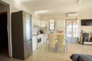 Fotografija u galeriji objekta Calma Luxury Apartments #1 Sozopoli in Halkidiki u gradu Sozopoli